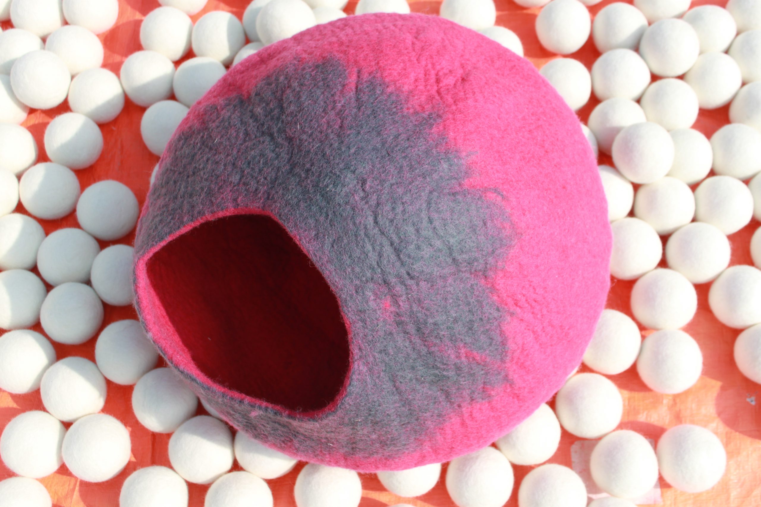 Felt Cat Cave - CAP002